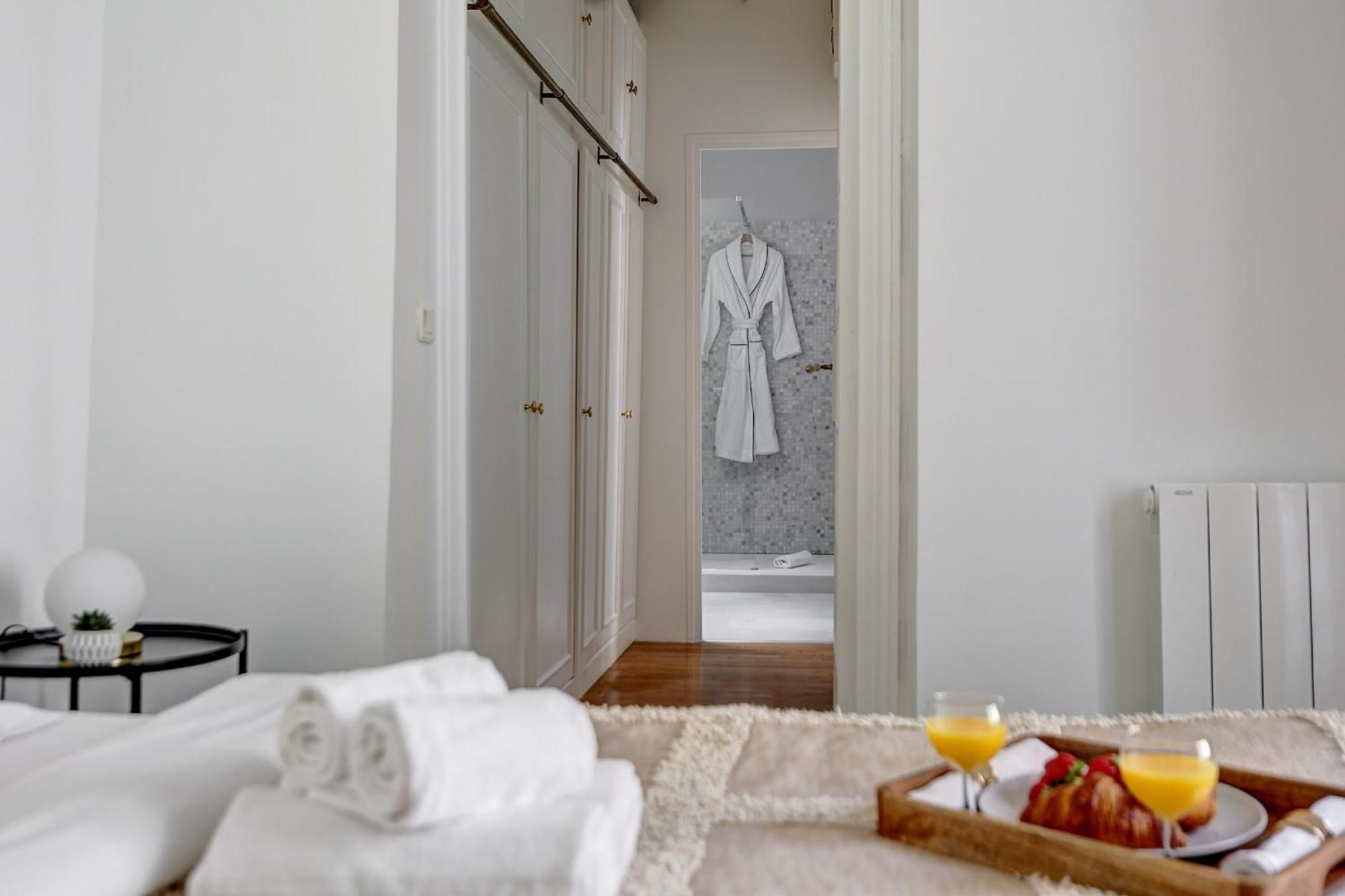 Champs-Elysees - 2Br With Balcony - Cityapartmentstay パリ エクステリア 写真