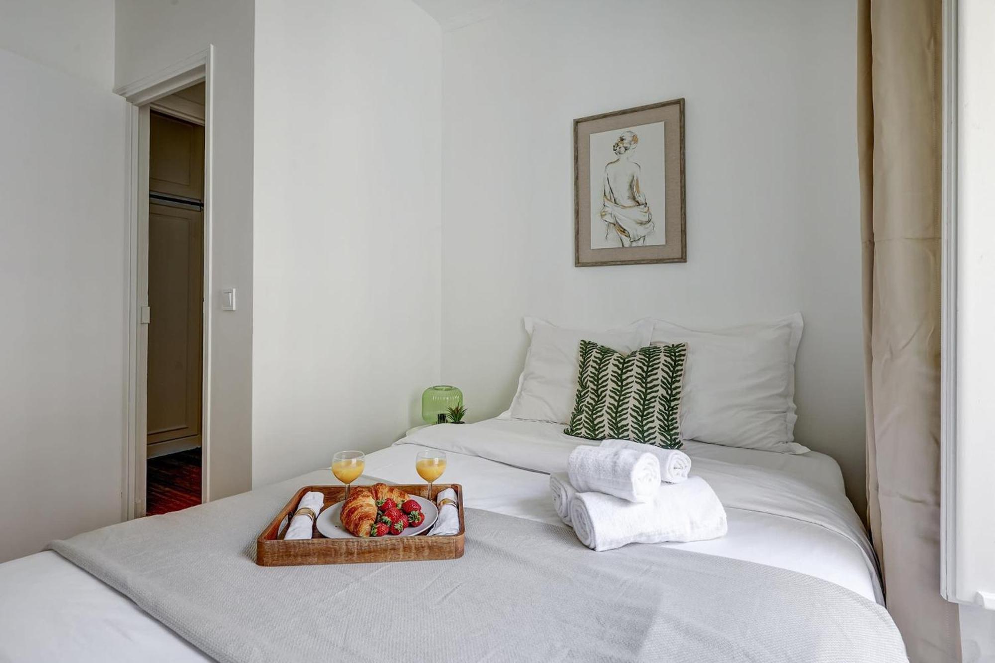 Champs-Elysees - 2Br With Balcony - Cityapartmentstay パリ エクステリア 写真