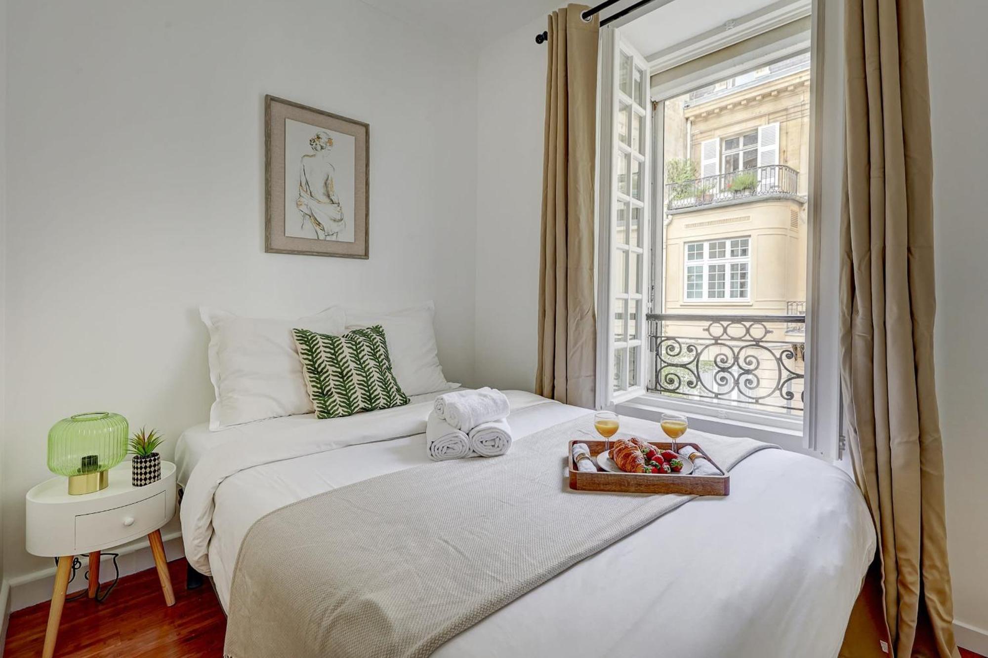 Champs-Elysees - 2Br With Balcony - Cityapartmentstay パリ エクステリア 写真