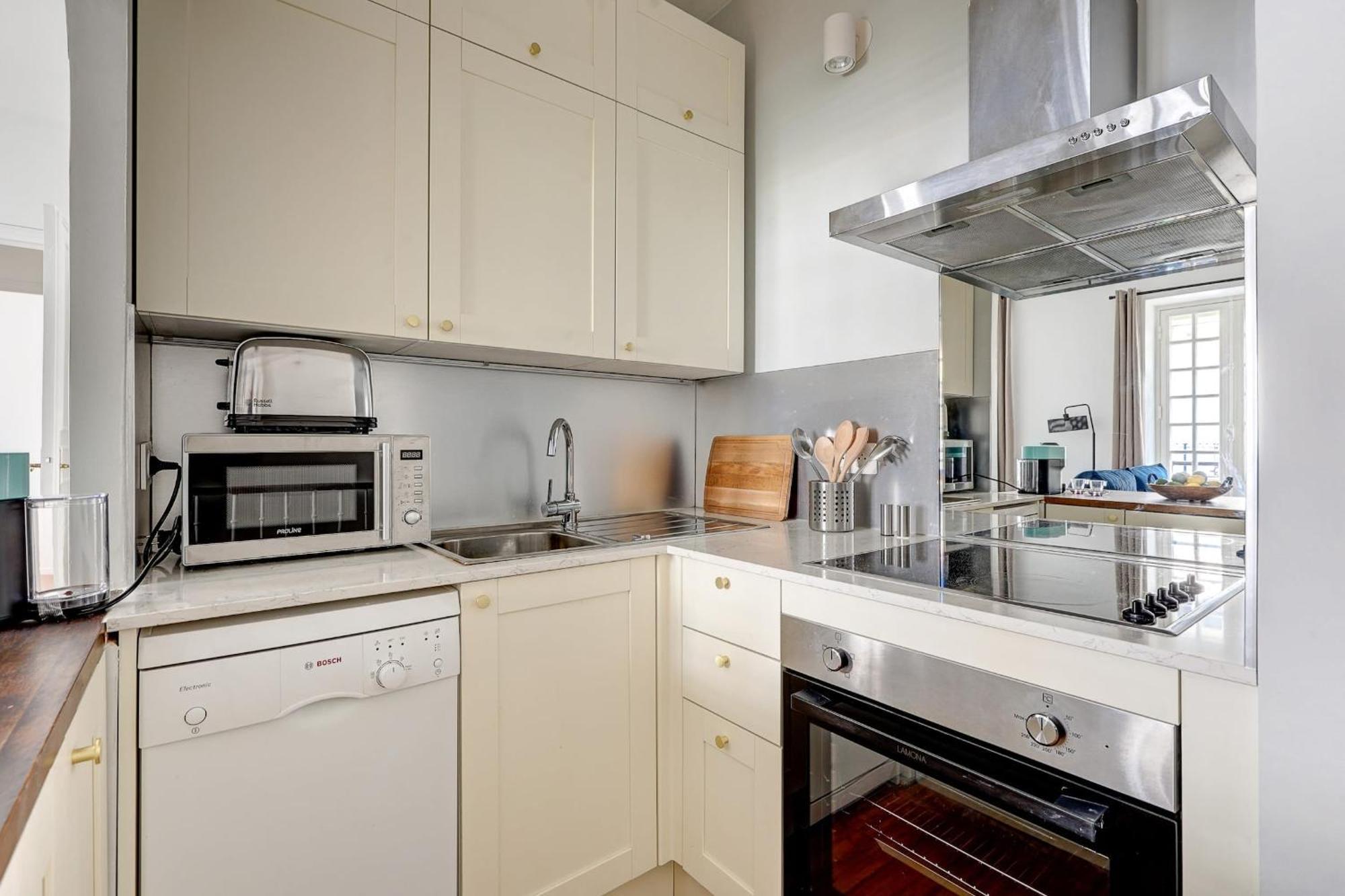 Champs-Elysees - 2Br With Balcony - Cityapartmentstay パリ エクステリア 写真