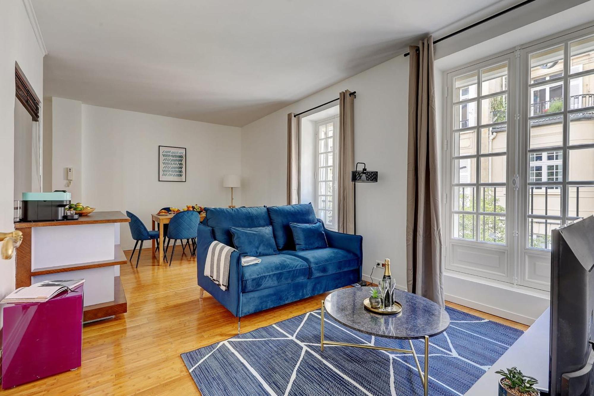 Champs-Elysees - 2Br With Balcony - Cityapartmentstay パリ エクステリア 写真